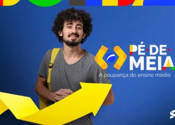 Imagem de um jovem com mochila, sorrindo, representando o programa Pé-de-Meia, com logo e setas indicando a poupança do ensino médio.