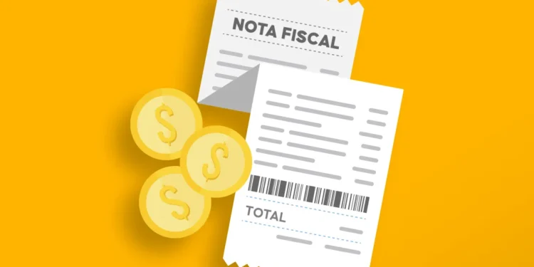 Nota fiscal e moedas, destacando a importância de colocar o CPF na nota.