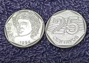 Moeda de 25 centavos com erro de cunho trocado, tornando-se uma peça rara e valiosa no mercado numismático.