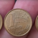 Moedas de 1 centavo de 1998, 1999 e 2000, peças raras e valiosas devido à sua tiragem limitada.