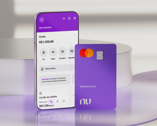App Nubank com cartão roxo e informações de conta