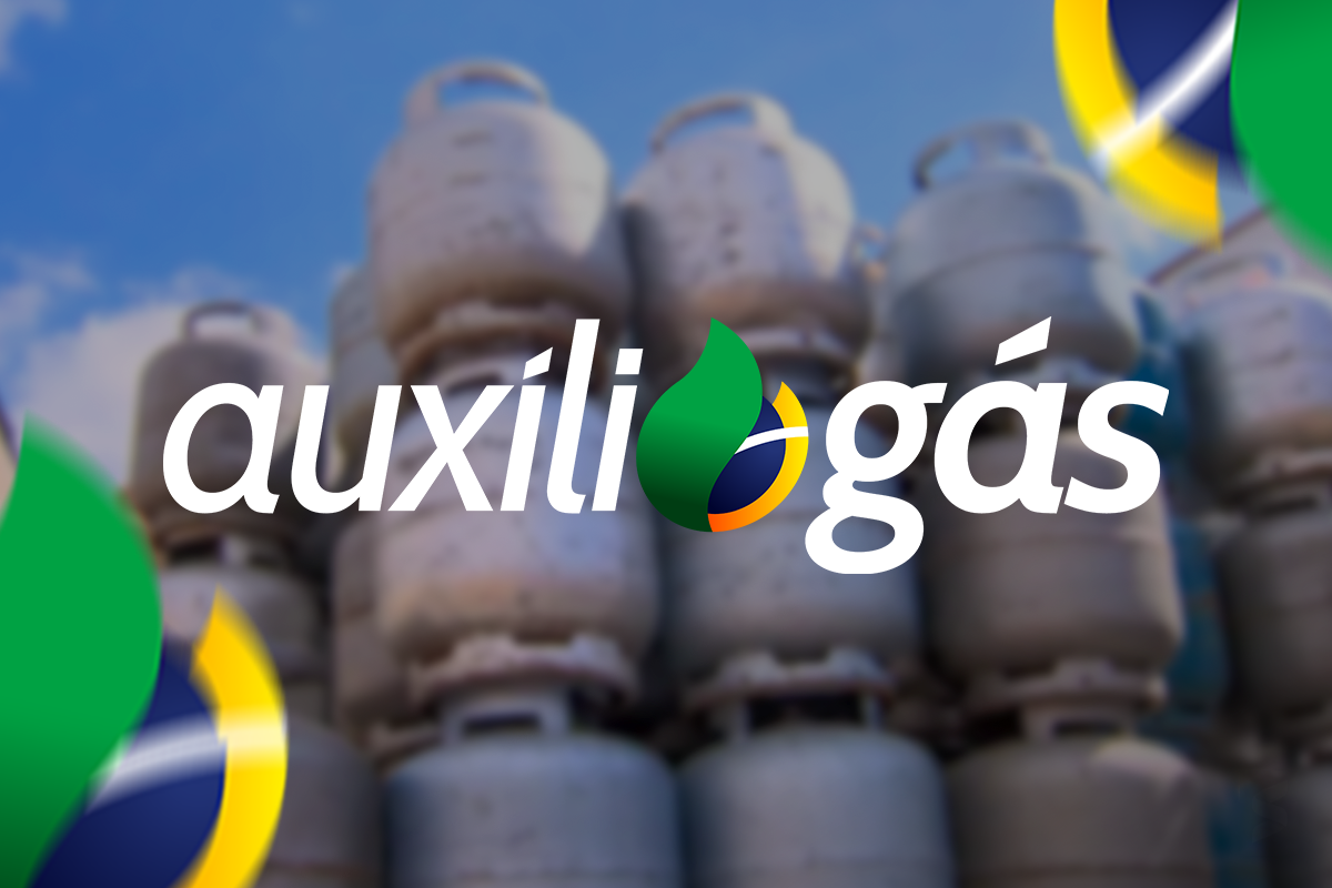 Pilha de botijões de gás com logo do Auxílio Gás em destaque