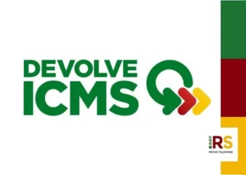 Logotipo do programa Devolve ICMS com o tema de apoio financeiro para famílias no Rio Grande do Sul, destacando as cores oficiais.