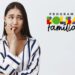 Mulher preocupada olhando para o lado, com o logo do Programa Bolsa Família ao lado.