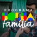 Família em situação de vulnerabilidade com o logo do Programa Bolsa Família em destaque.