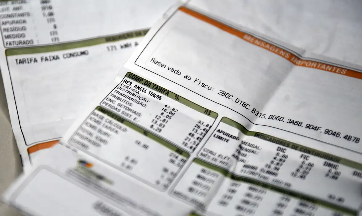 "Comprovante de residência, um dos documentos essenciais para levar ao realizar processos administrativos."