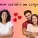 Casal feliz abraçado e mulher sorridente representando a dúvida entre declaração de imposto de renda conjunta ou separada.