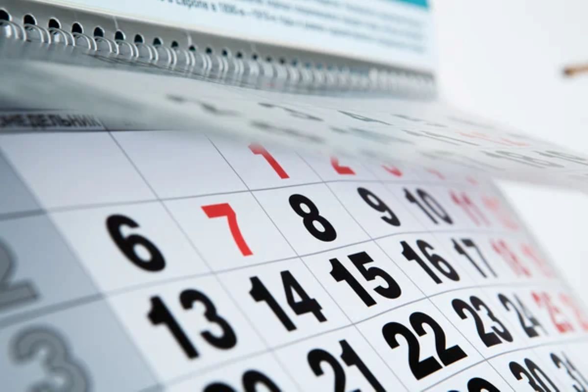 Calendário de 2025 com destaque para feriados e datas importantes