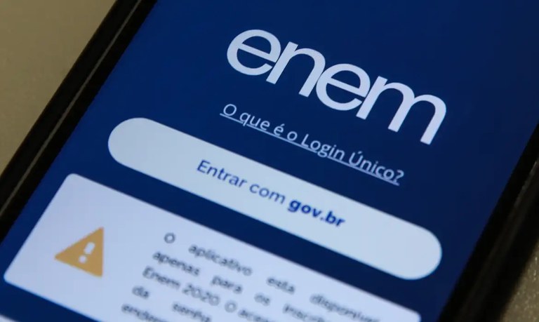 Tela de celular com página de login do Enem exibindo a opção "Entrar com gov.br"
