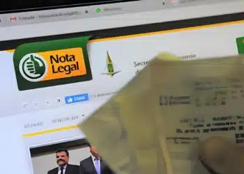 Logo do programa Nota Legal DF em uma tela de computador, destacando a plataforma para cadastro de CPF em notas fiscais
