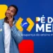 Jovem segurando cartão do programa Pé-de-Meia, com fundo azul e elementos coloridos do programa.