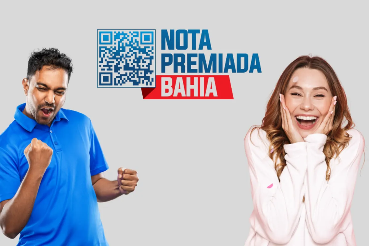 Pessoas comemorando vitória com alegria ao lado do logo da Nota Premiada Bahia e QR Code.
