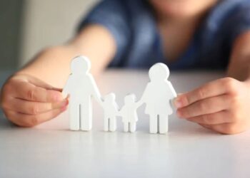 Representação simbólica da família e proteção infantil