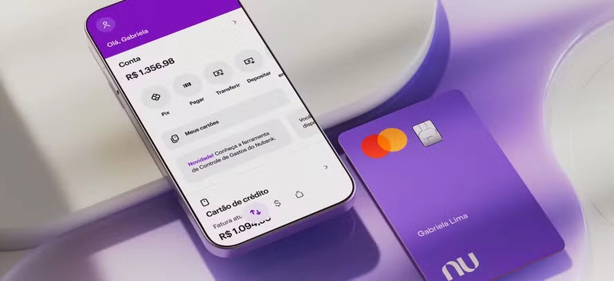Tela do aplicativo Nubank mostrando saldo disponível e cartão Nubank roxo ao lado, destacando a facilidade de transformar limite do cartão em saldo.