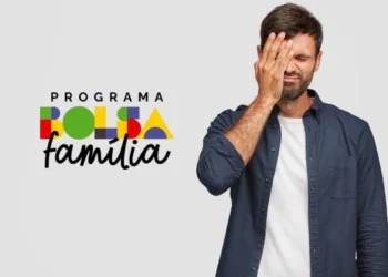 Homem com expressão de preocupação cobrindo um olho com a mão ao lado do logo do Programa Bolsa Família.