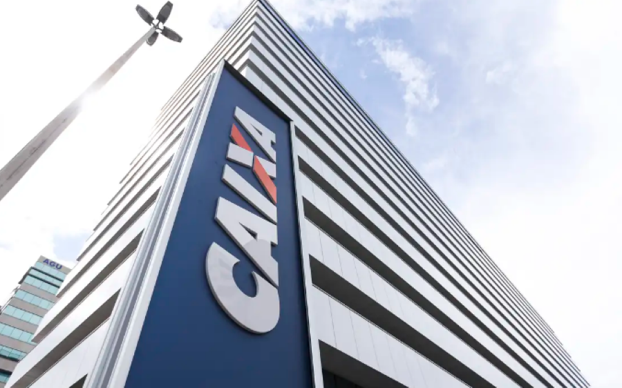 Logo da CAIXA Econômica Federal em promoção de cartão de crédito com anuidade grátis por 1 ano.