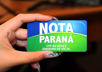 Cartão Nota Paraná mostrando a mensagem "CPF na nota é dinheiro de volta", destacando a importância do programa de recompensa fiscal no estado do Paraná.