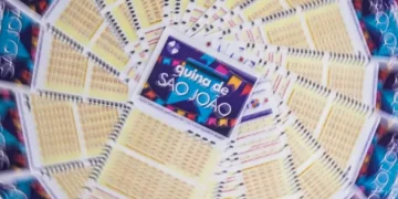 Imagem promocional do sorteio da Quina de São João, com cartelas e banner colorido em destaque.