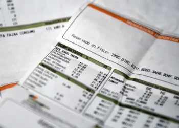 Conta de luz com informações sobre aumento de tarifas.