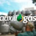 Imagem do programa Auxílio Gás de Junho com um trabalhador manuseando botijões de gás. Texto destacado 'auxílio gás'