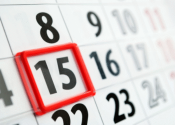 Calendário com o dia 15 de destaque, ilustrando os feriados restantes em 2025.