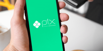 Imagem mostrando a tela inicial do aplicativo Pix no celular, com fundo verde e o logo do Pix, que representa a revolução nas formas de pagamento instantâneas no Brasil.