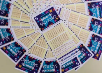 Cartelas da Quina de São João com valores de apostas, que agora oferecem prêmio de R$ 250 milhões.