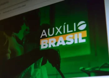 Imagem do logo do Auxílio Brasil, programa de assistência social do governo brasileiro.
