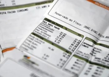 Bandeira vermelha em vigor e dicas para economizar na conta de luz em julho.