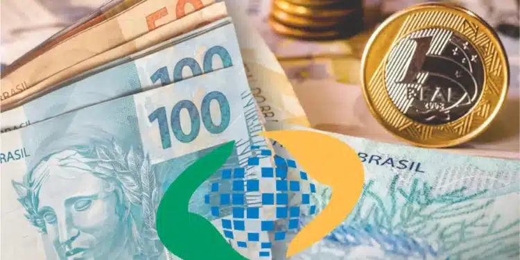 Nota fiscal e moedas do Brasil com foco no INSS e devolução de descontos indevidos.