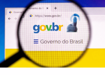Página do governo brasileiro com ícone de biometria, indicando nova regra obrigatória para acesso a benefícios sociais.
