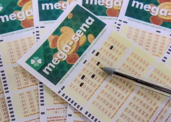 Cartões de aposta da Mega-Sena para concurso acumulado de R$ 36 milhões.