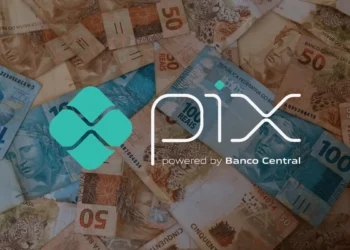 Logotipo do Pix sobre notas de real simbolizando mudanças nas transações bancárias