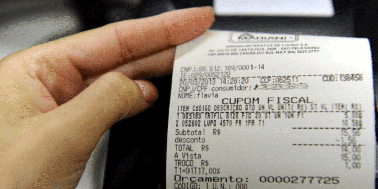Nota fiscal com informações de compra e dados do consumidor