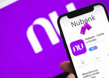 Tela do app Nubank com a opção de geração de boleto e interface do cartão roxo.