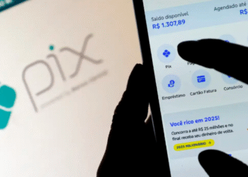 Imagem de aplicativo bancário com dados de saldo e Pix, relacionada a vazamento de dados de 11 milhões de brasileiros.