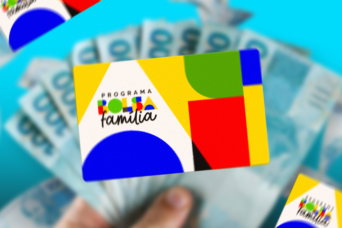 Cartão do Programa Bolsa Família com fundo de cédulas de dinheiro, representando pagamento extra em agosto de 2025.