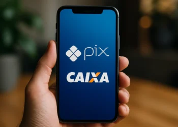 Imagem mostrando o aplicativo da CAIXA com a opção de PIX, referente ao pagamento de R$ 200 e R$ 1.000. A CAIXA libera pagamento para beneficiários.