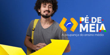 Imagem do programa Pé-de-Meia, destacando um estudante sorrindo, com fundo azul e ícone de economia