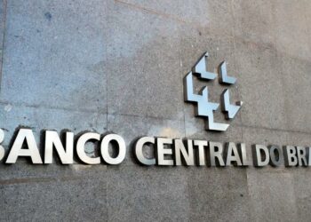 Fachada do Banco Central do Brasil com logotipo em destaque