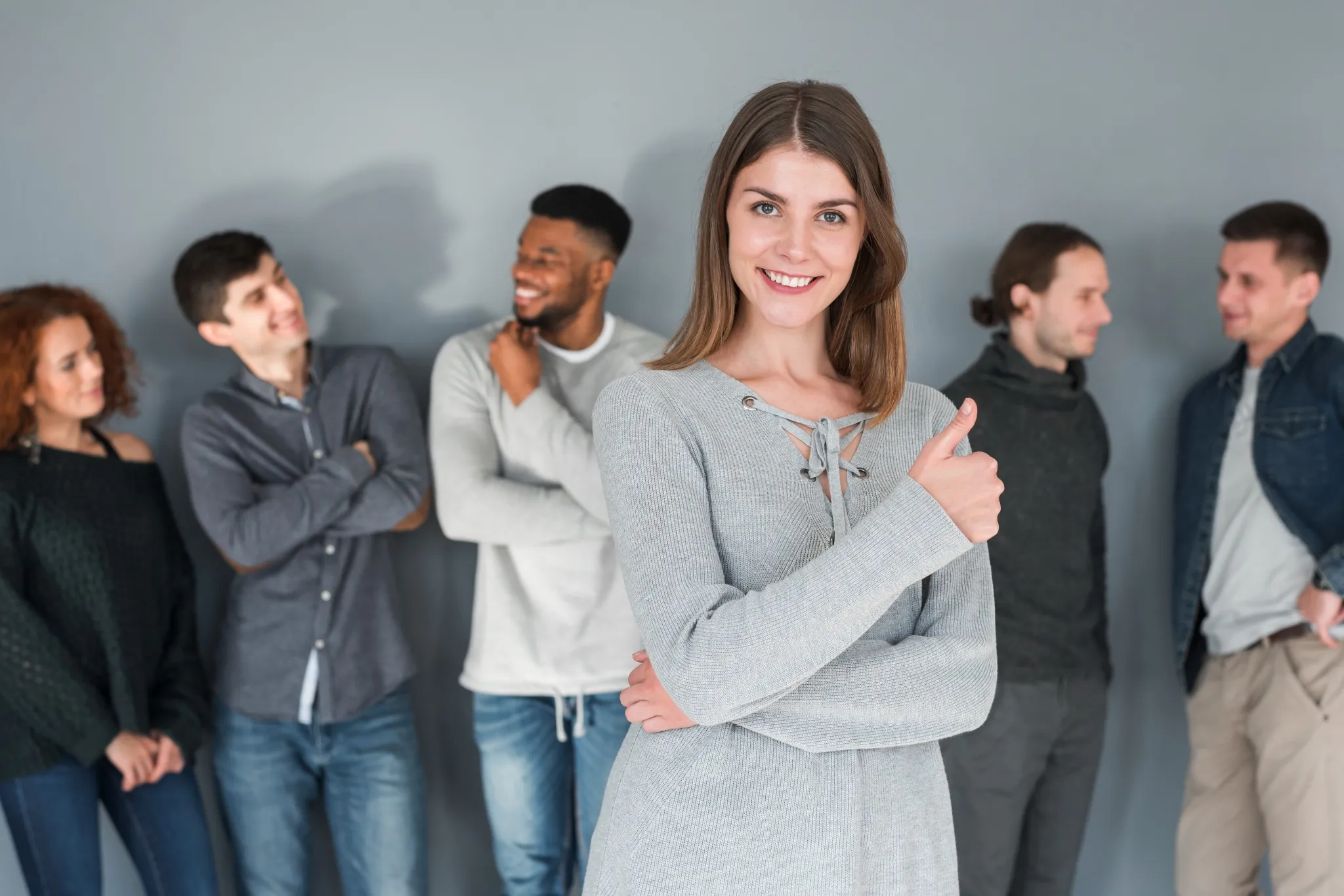 Grupo de pessoas representando diversidade, simbolizando a inclusão de diferentes grupos no mercado de trabalho através do CadÚnico.