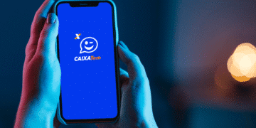 Aplicativo CAIXA Tem com tela azul mostrando logo, usado para abrir conta e receber benefícios.
