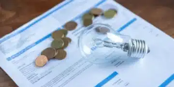 Conta de energia com reembolso; consumidor surpreso ao descobrir o retorno de valores pagos a mais.