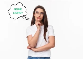 Mulher pensando sobre o conceito de 'nome limpo' e se ele é restaurado após 5 anos, com balão de pensamento.