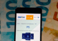 Imagem mostrando o site da Caixa Econômica com informações sobre o PIS