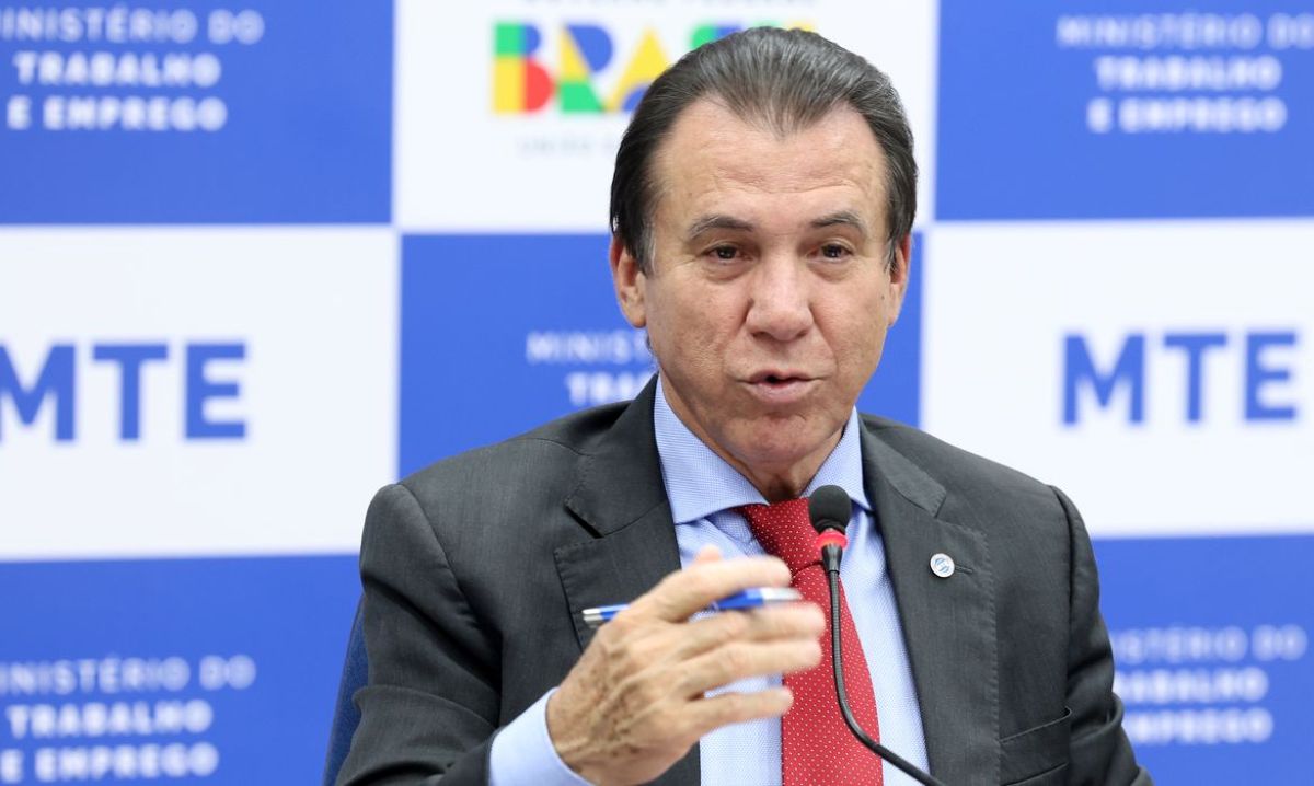 Ministro do Trabalho discursa sobre novas mudanças legais em outubro para o setor empresarial.
