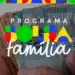 Cédulas de dinheiro representando o Programa Bolsa Família, com destaque para a ajuda financeira às famílias em situação de vulnerabilidade social no Brasil.