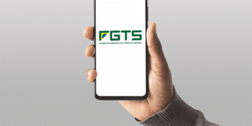 Logo do FGTS exibido na tela de um smartphone.