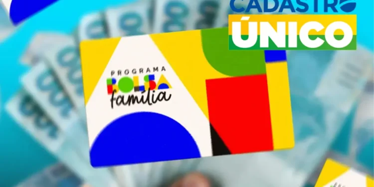 Cartão do Bolsa Família com logo do programa e dinheiro ao fundo, destacando a importância do Cadastro Único.