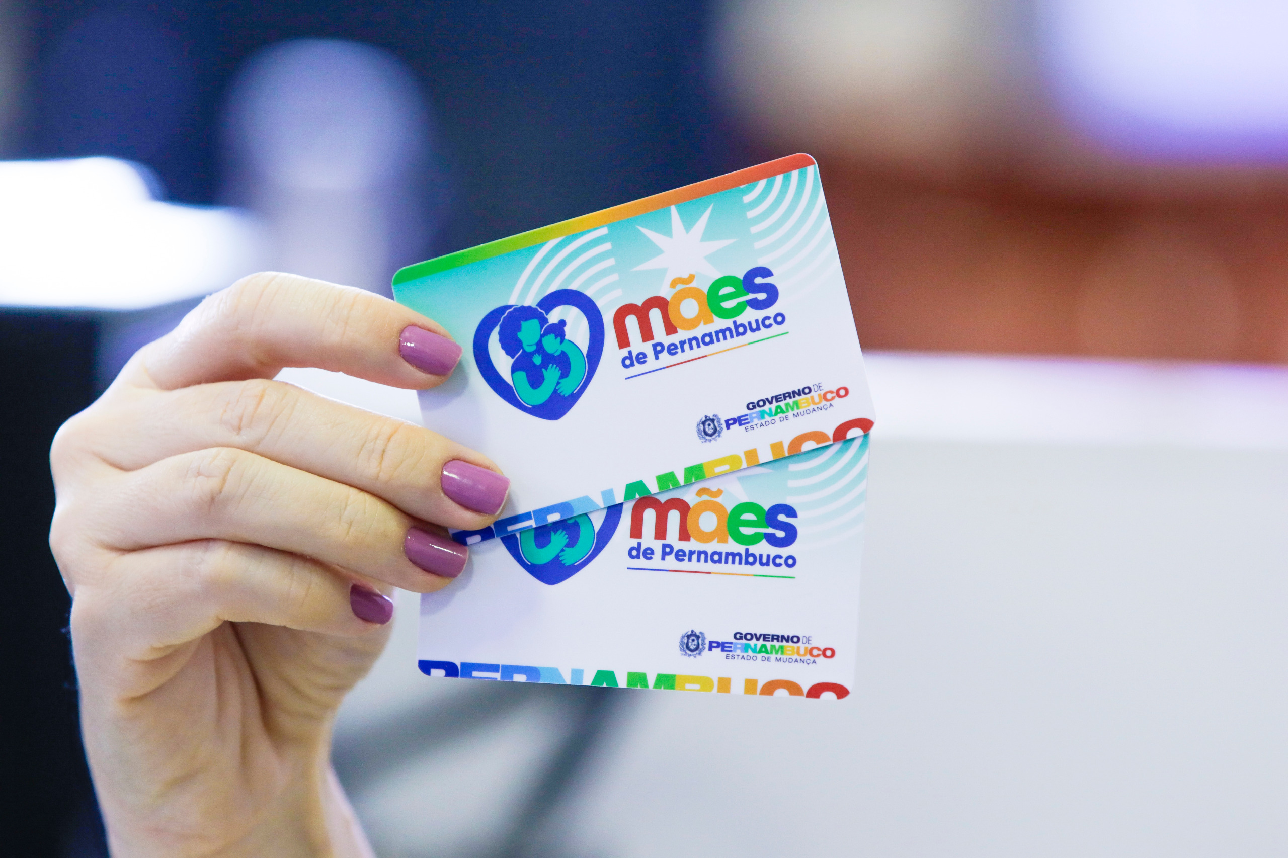 Cartão magnético do programa Mães de Pernambuco, utilizado para pagamentos em outubro de 2025.